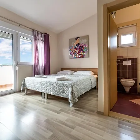 Argyruntum Apartment