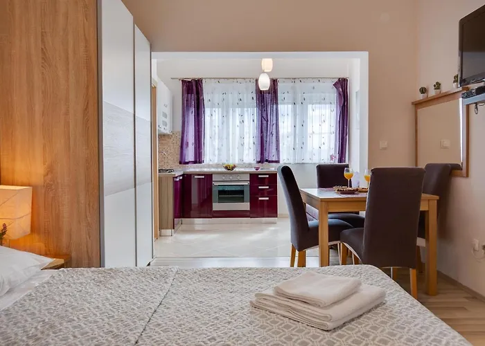 Argyruntum Lägenhet Starigrad Paklenica