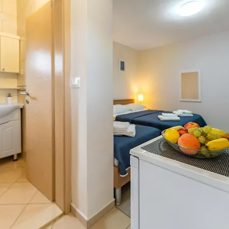 Argyruntum Apartment *